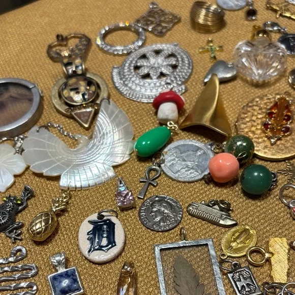 Huge bundle of pendants & charms - Picture 13 of 17